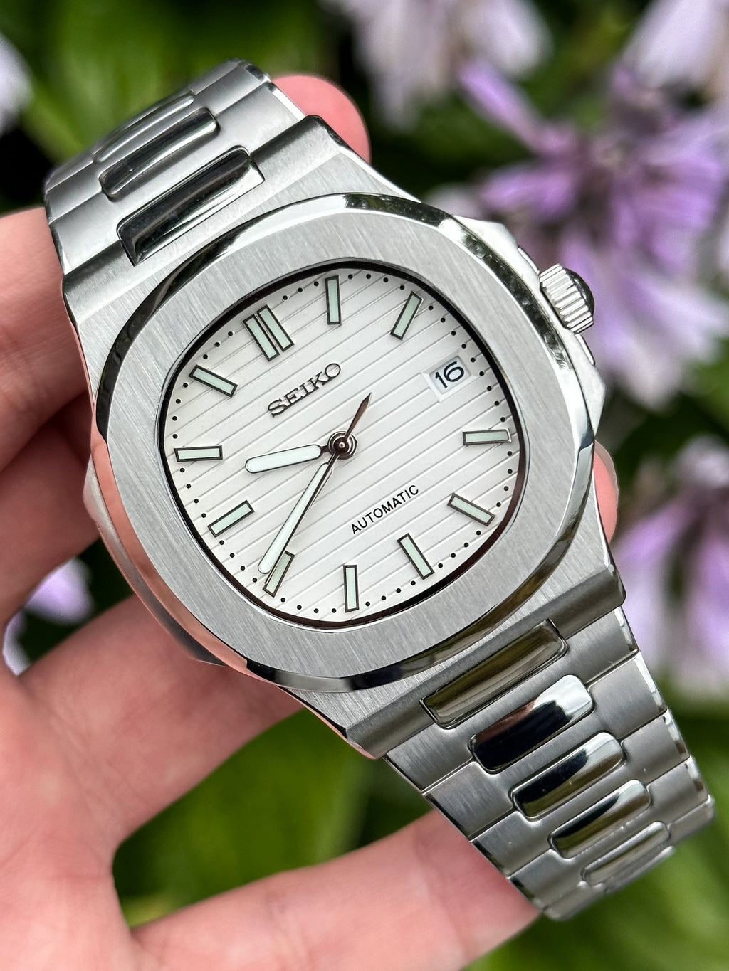 Nauteiko | White