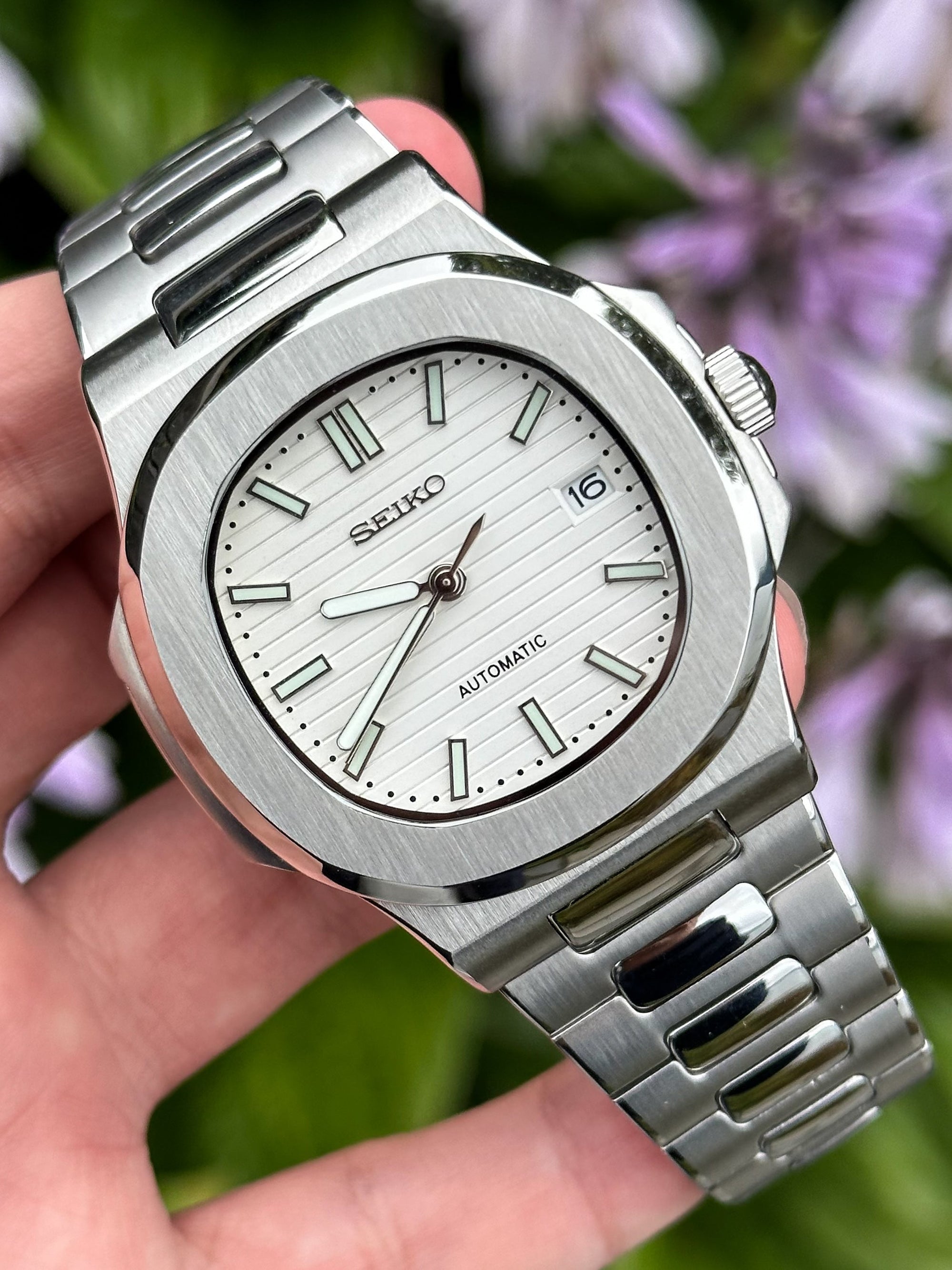 Nauteiko | White
