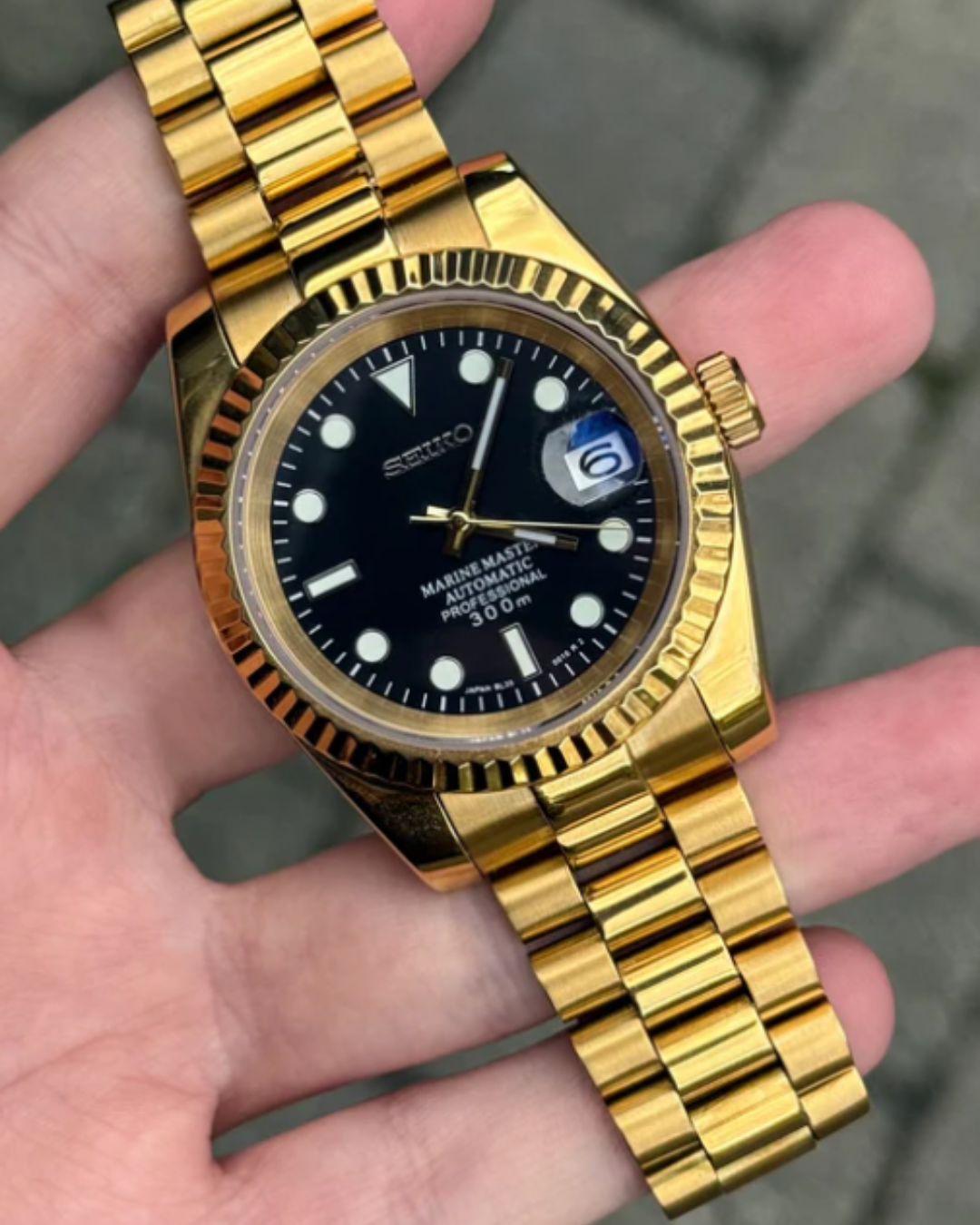 Siekojust | Gold Black Dial