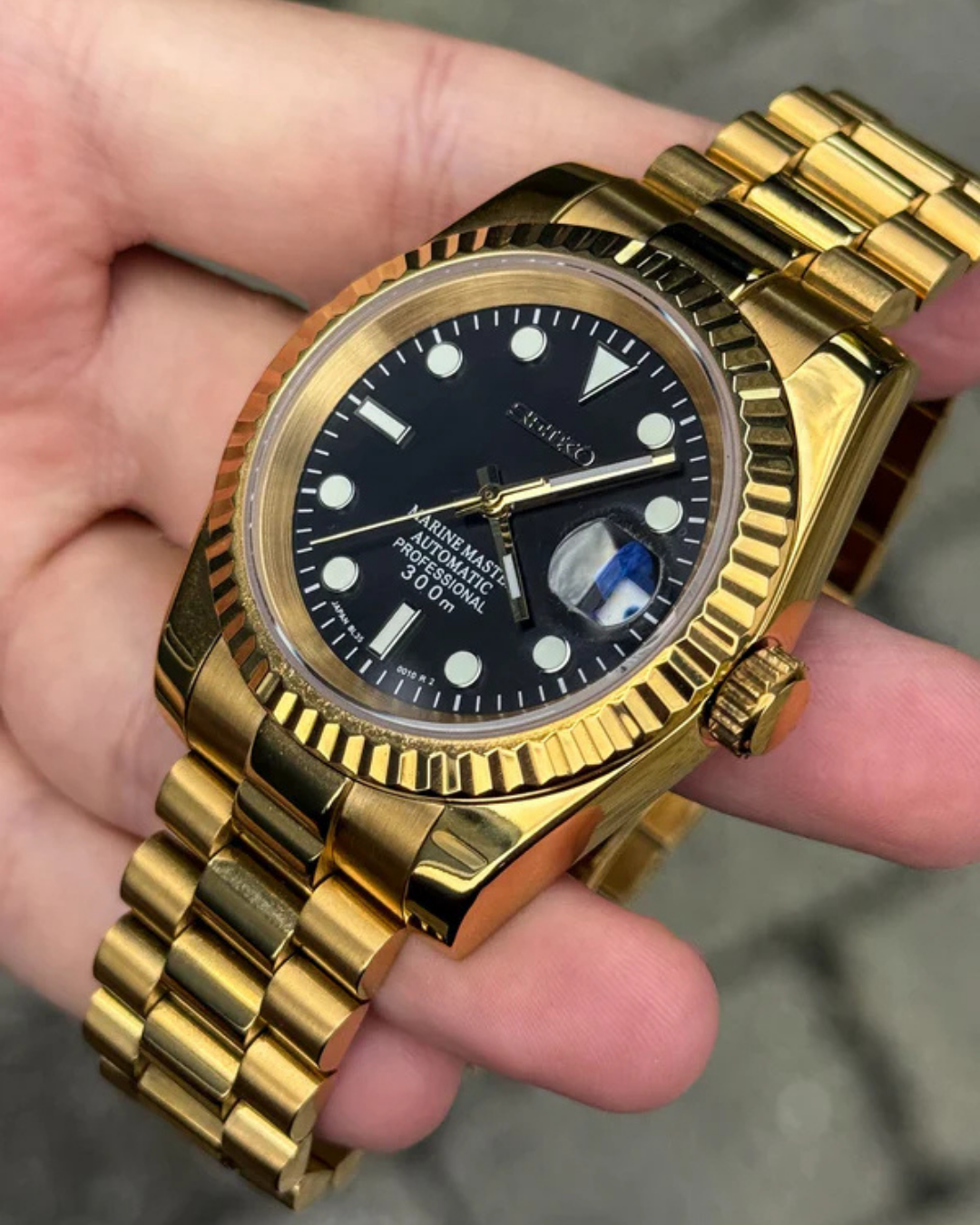 Siekojust | Gold Black Dial